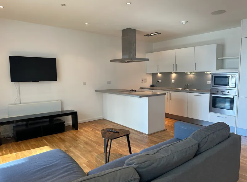 Brayford Waterfront // 2 Bed & 2 Bath // JULY 2026 - Image 3